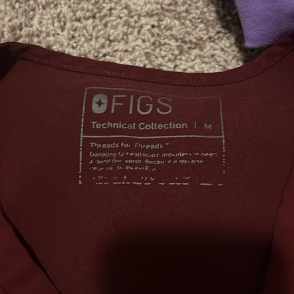 FIGS Catarina one pocket scrub top - Picture 2 of 2